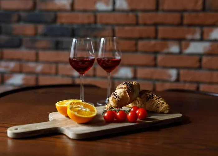 Golden - Cozy - Great Location&k28 *